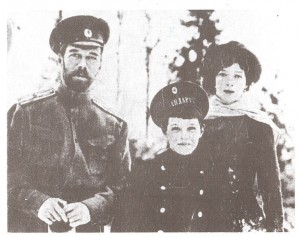 Царь Николай с сыном Алексеем и дочерью Татьяной